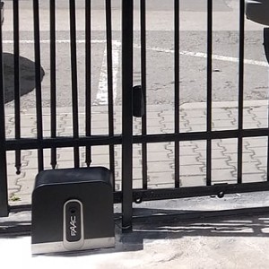 Бърз електромеханичен двигател FAAC C721, врати с тегло до 800 кг. - Image 2